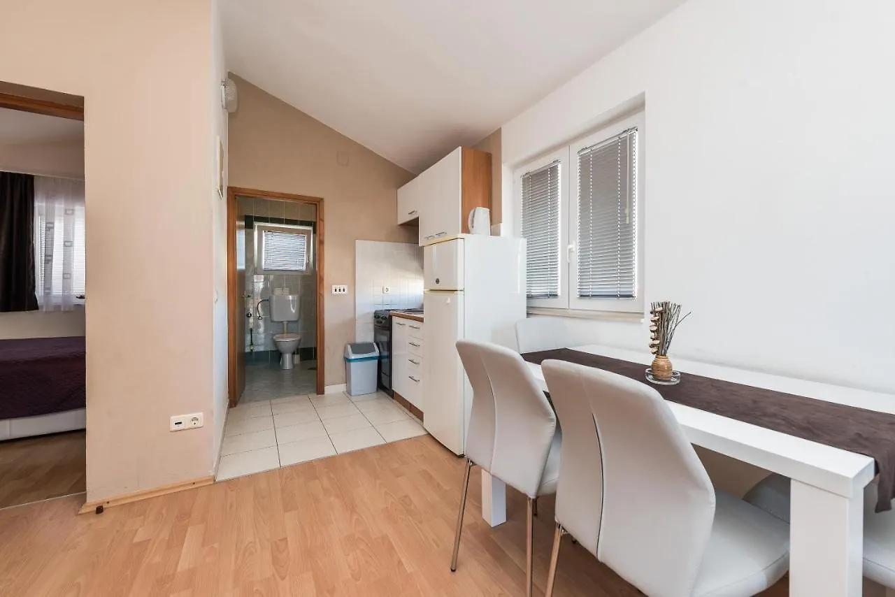 Apartments Danijela 1 Sukošan Croácia