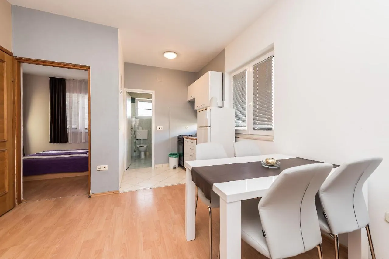 Apartments Danijela 1 Sukošan